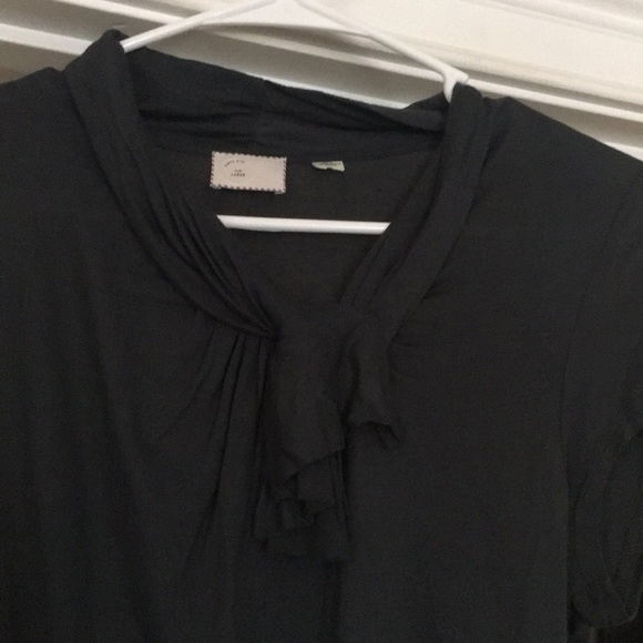 🌻 4/$20 sale 🌻 Grey short sleeve top size large - Picture 2 of 8